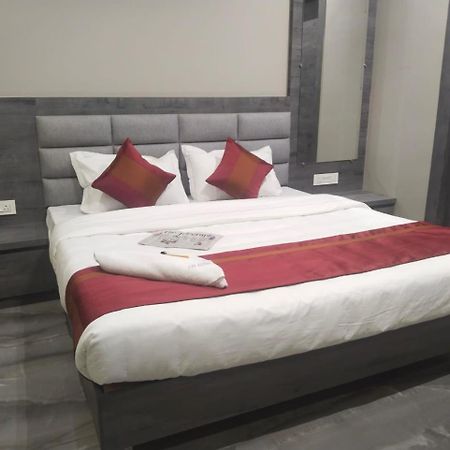 Hotel Dolly Siliguri Buitenkant foto