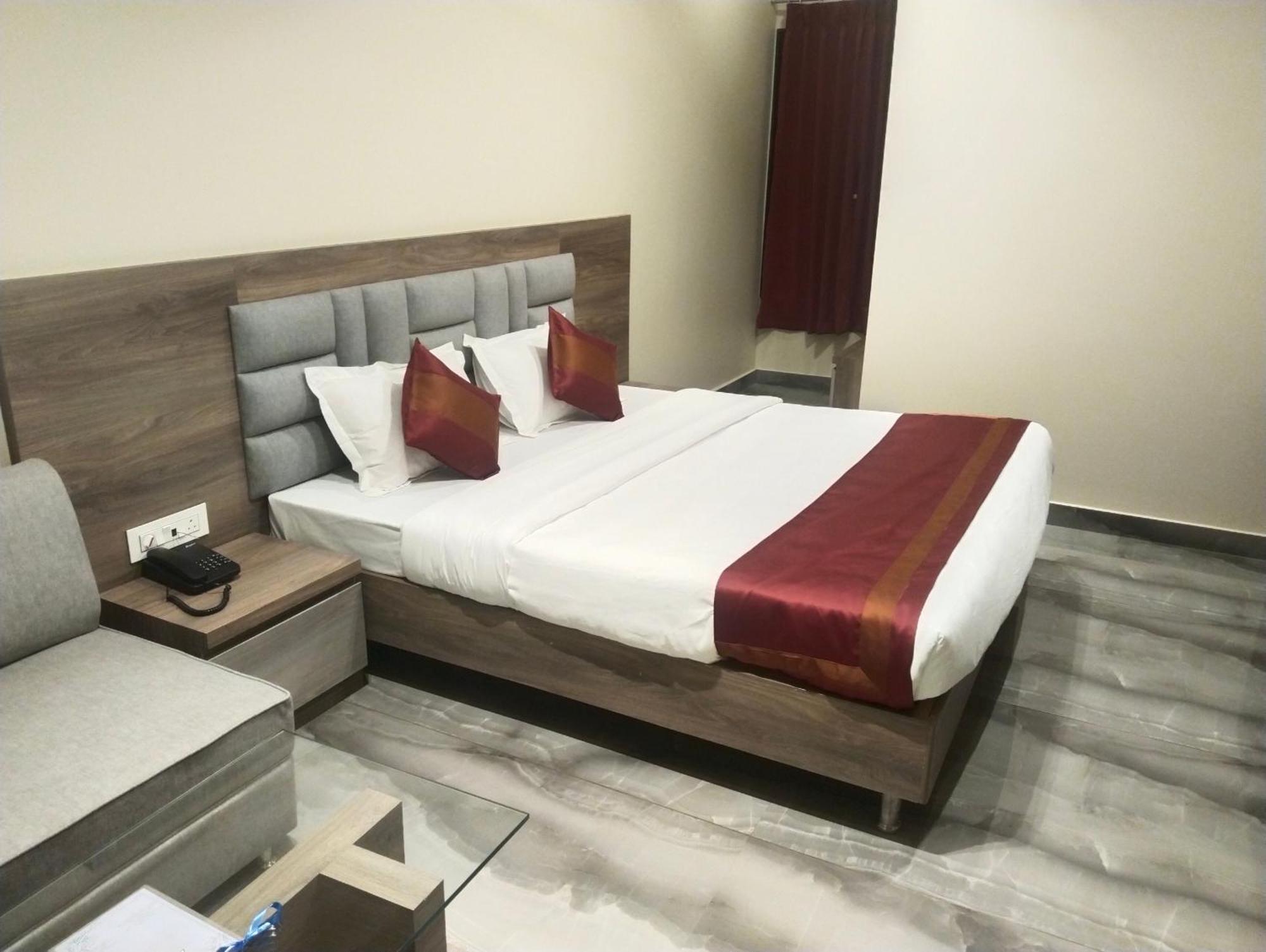 Hotel Dolly Siliguri Buitenkant foto