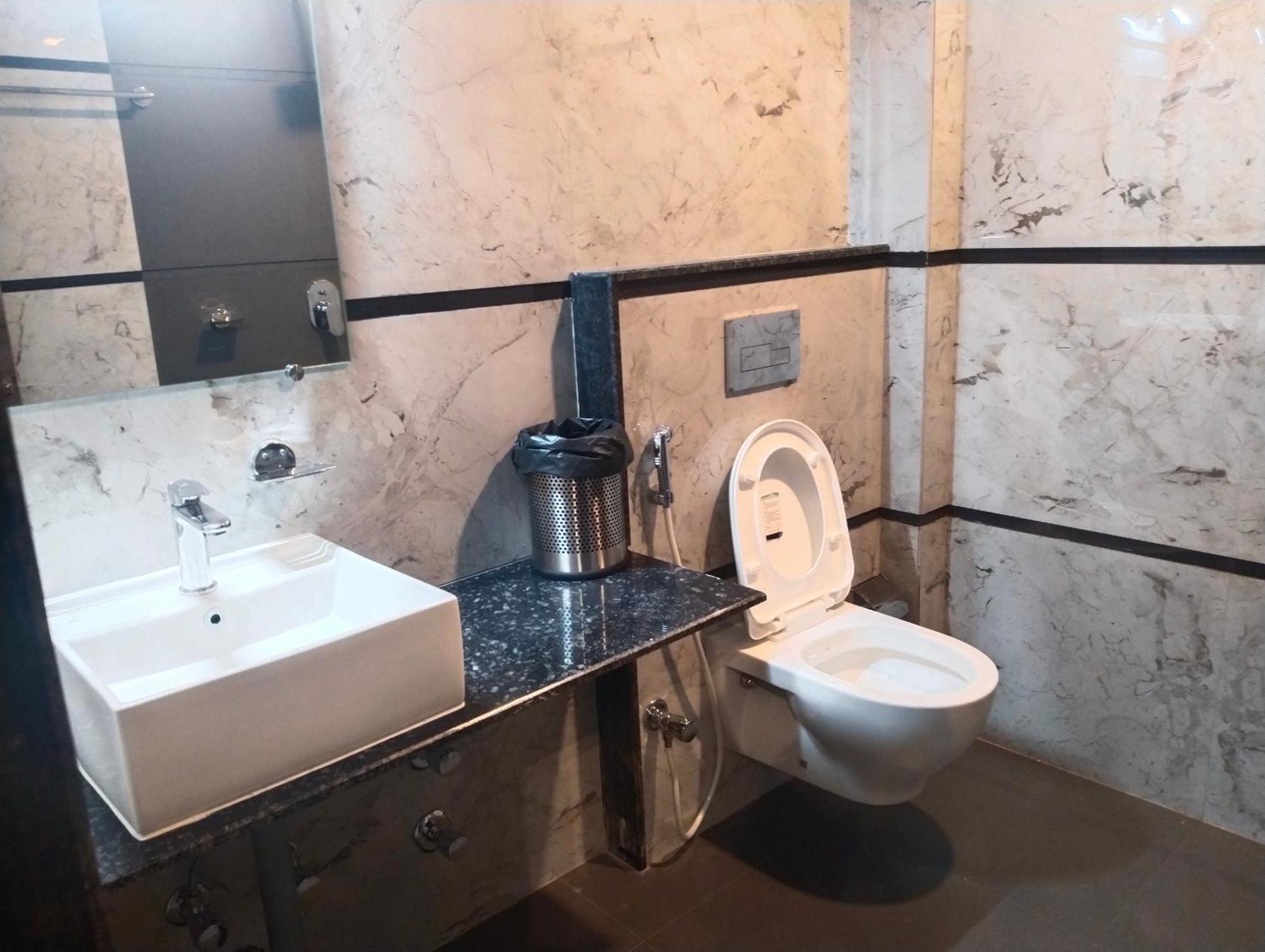 Hotel Dolly Siliguri Buitenkant foto