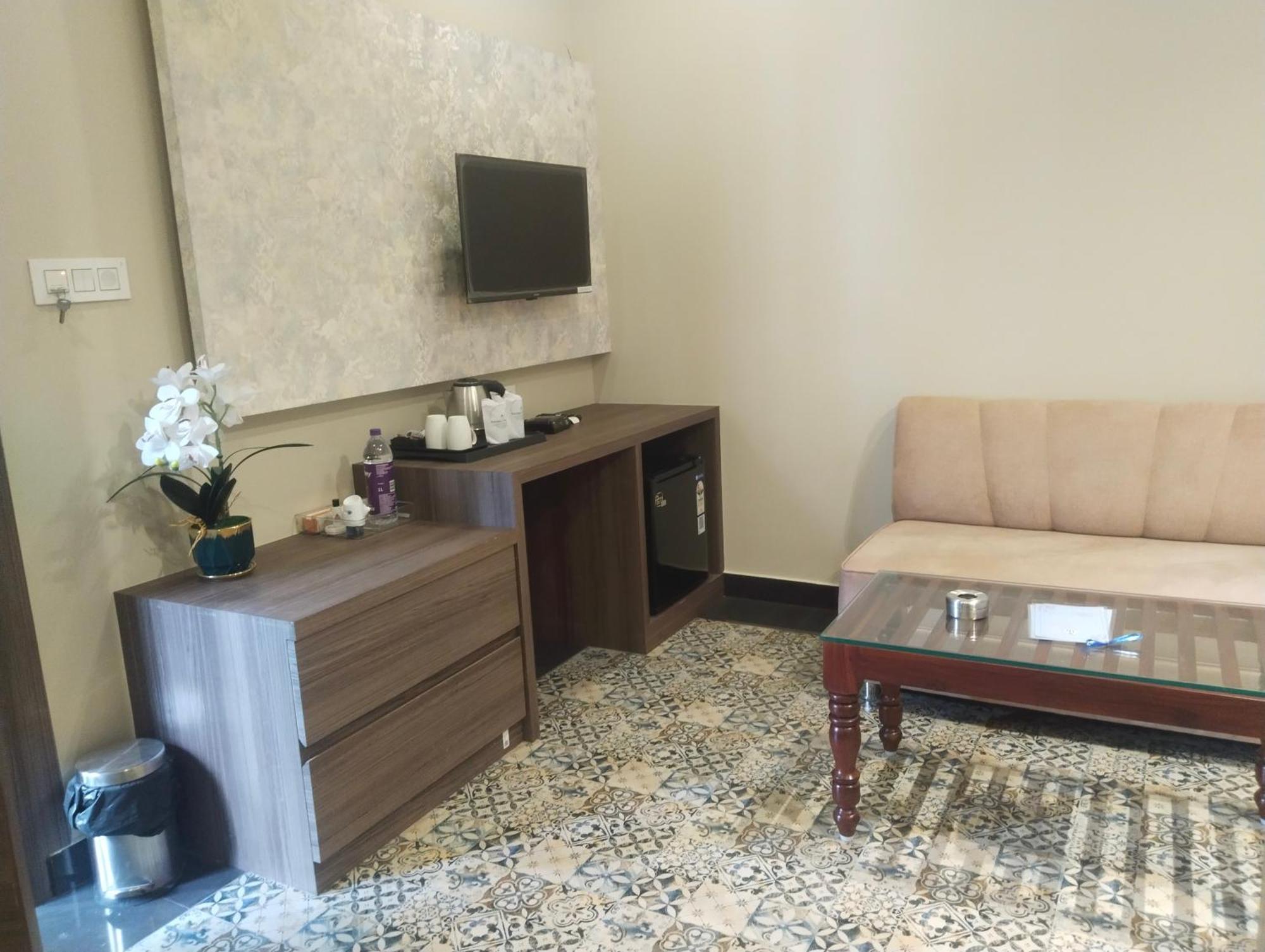 Hotel Dolly Siliguri Buitenkant foto
