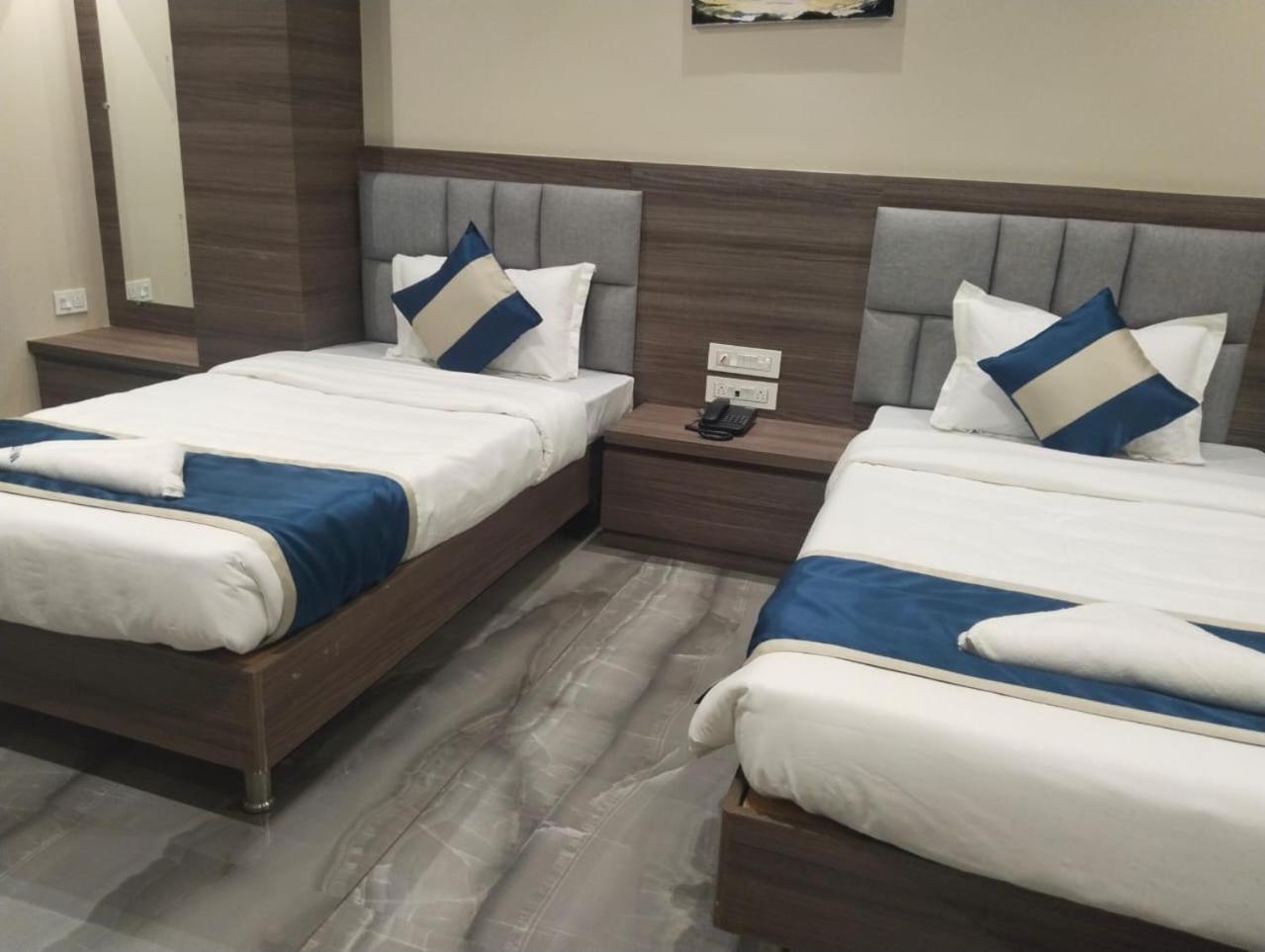Hotel Dolly Siliguri Buitenkant foto